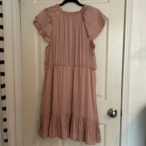 Pink satin banana republic dress - Picture 4 of 4